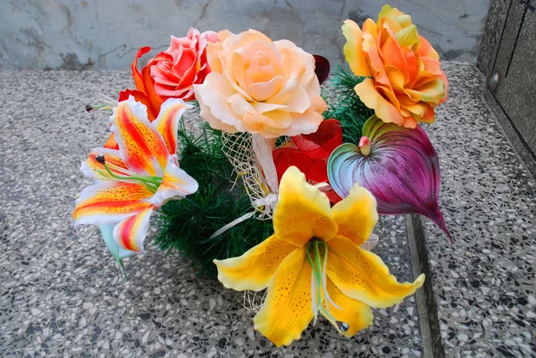Fleurs en plastique — Photo