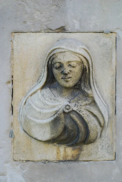 Статуя женщины — стоковое фото
