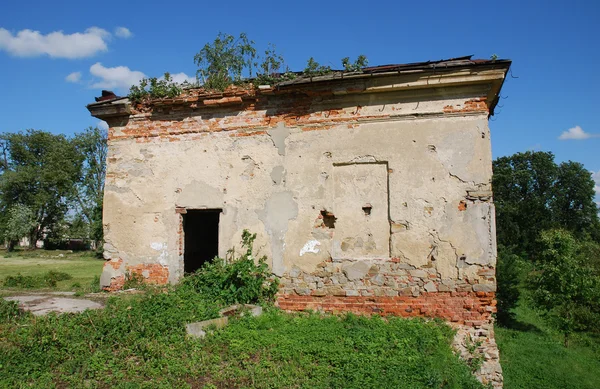 Casa destruída como consequência da guerra — Fotografia de Stock