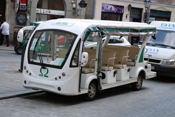 Veículo para transportar visitantes em Cracóvia — Fotografia de Stock