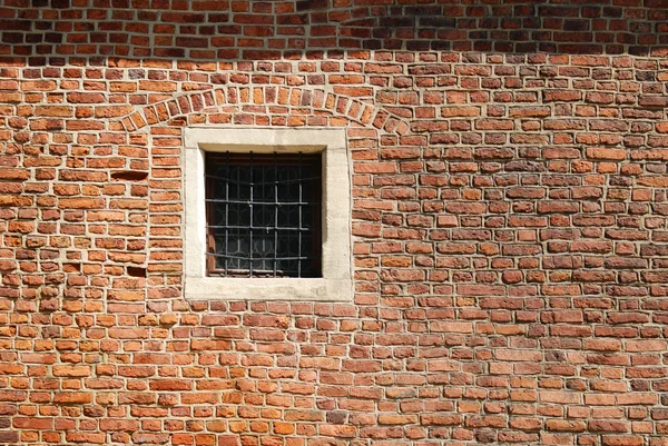 窗口的中世纪建筑 — 图库照片