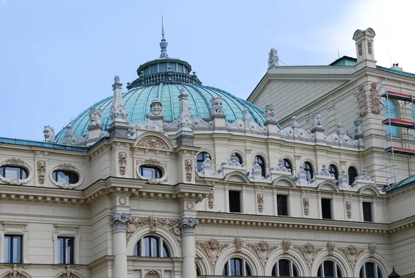 Театр в стиле барокко построен в 1892 году в Кракове — стоковое фото