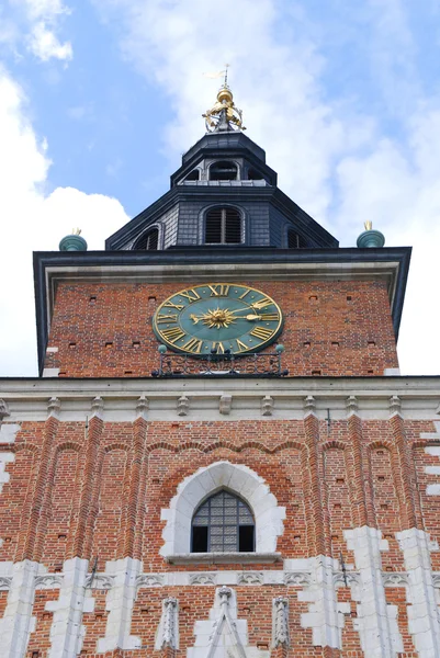 Ратуша с часами в летнее время Краков — стоковое фото