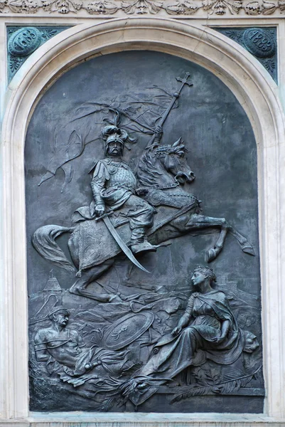 La plaque dans le mur de l'église Sainte-Marie à Cracovie — Photo