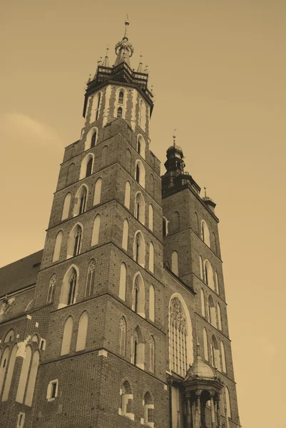Mariacki 教会在克拉科夫，波兰的塔 — 图库照片