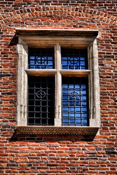 Window of a medieval building — Stock Photo, Image