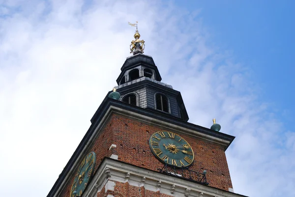 Municipio con orologio in estate Cracovia — Foto Stock