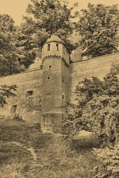Старий стиль фото Королівського замку Вавель у Кракові — стокове фото