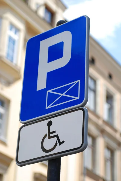 Znak dla osób niepełnosprawnych, parking — Zdjęcie stockowe