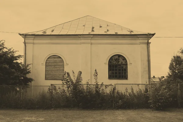 Antigua sinagoga en Klimontow. Polonia — Foto de Stock