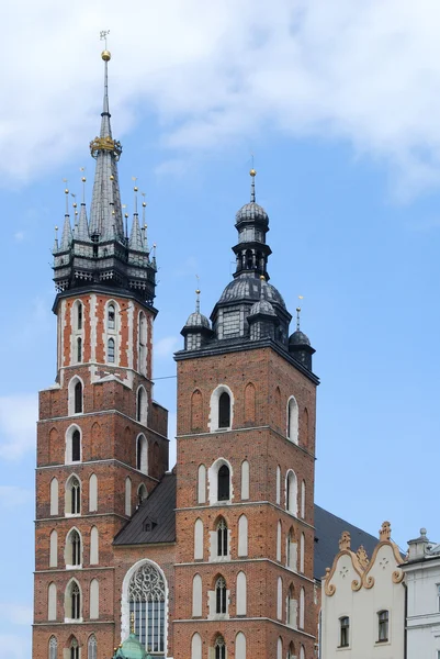 De toren van mariacki kerk in Kraków — Stockfoto