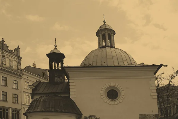St. james kerk op het centrale plein in Kraków — Stockfoto