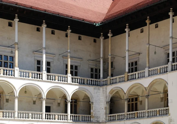 Patio renacentista del castillo real de Wawel — Foto de Stock
