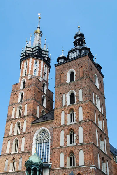 クラクフの mariacki 教会の塔 — ストック写真