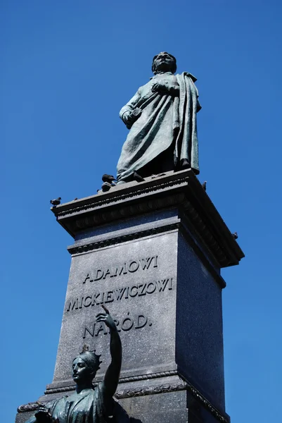 Estatua del poeta polaco Adam Mickiewicz — Foto de Stock