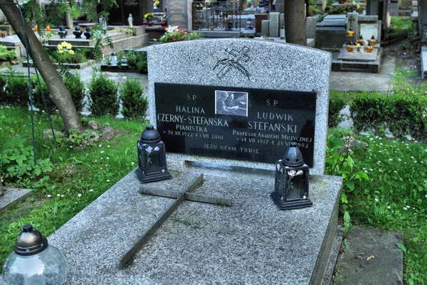 有名なピアニスト ハリナの墓チェルニー stefanska — ストック写真