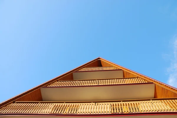Dach i balkonem — Zdjęcie stockowe