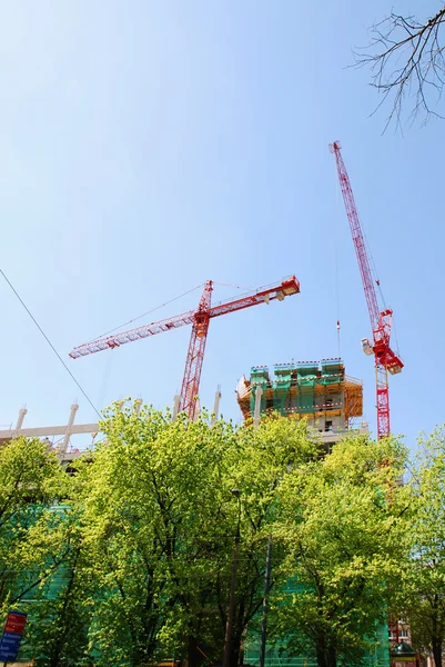 Steel crane at building site — Stock Photo, Image