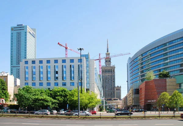 Palast der Kultur und Wissenschaft in Warschau lizenzfreie Stockfotos