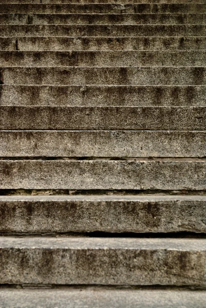 Stare kamienne schody — Zdjęcie stockowe