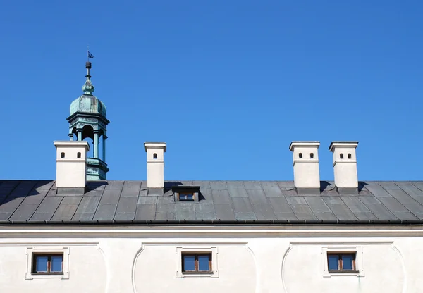Dach mit Schornstein — Stockfoto