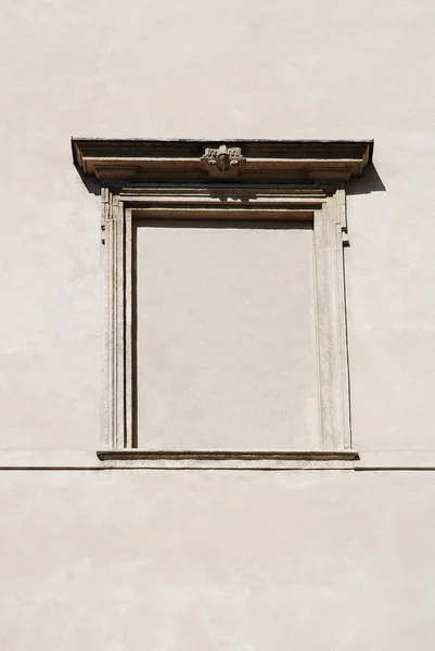 Janela de um edifício medieval — Fotografia de Stock