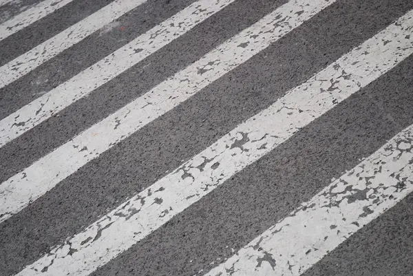Crosswalk sobre asfalto — Foto de Stock