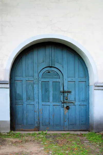 古い青いドア — ストック写真