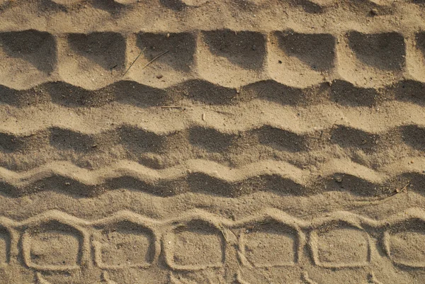 Stopy pneumatik na pláži — Stock fotografie