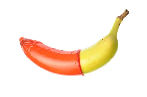 Kondom auf Banane — Stockfoto