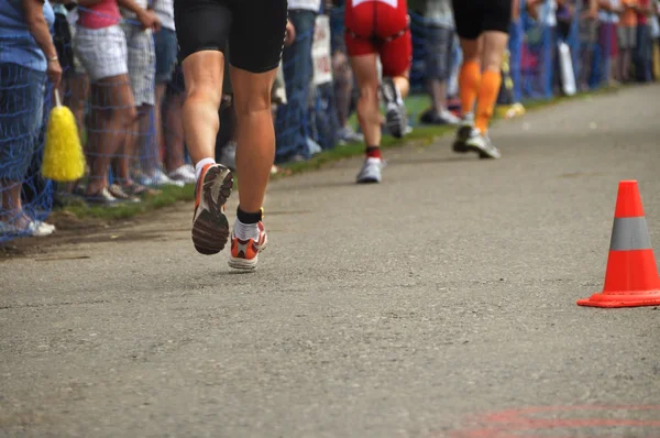 Triatletas na maratona — Fotografia de Stock