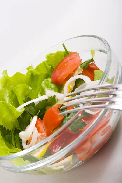 Friss saláta fehér alapon — Stock Fotó