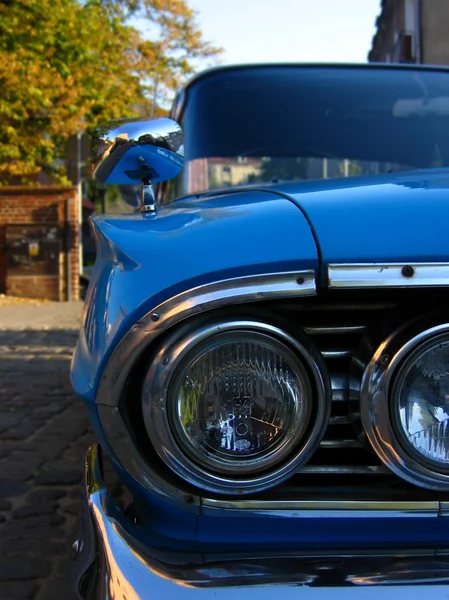 Klassisk blå bil – stockfoto