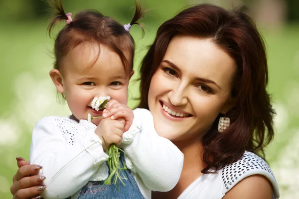 Felice madre con figlia — Foto Stock