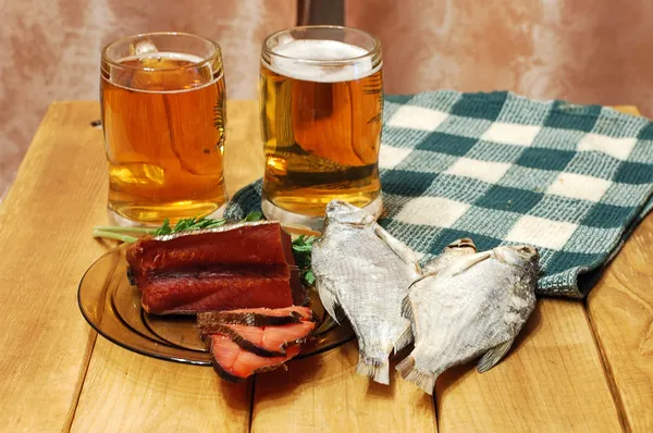 Beer and fish on table — Stock Photo, Image