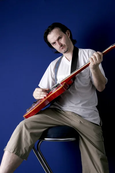 Guitarist in studio — Stock Photo, Image