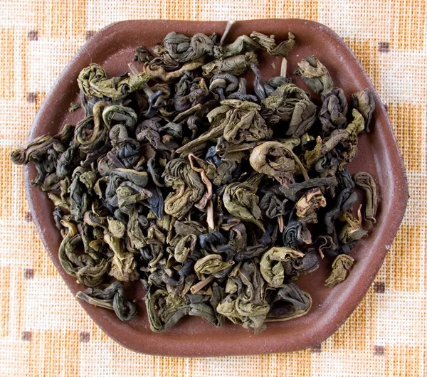 Tee mit lockeren Blättern — Stockfoto