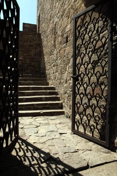 Руины Генуэзской крепости — стоковое фото