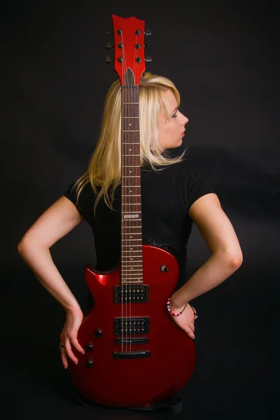 Blonde en gitaar — Stockfoto