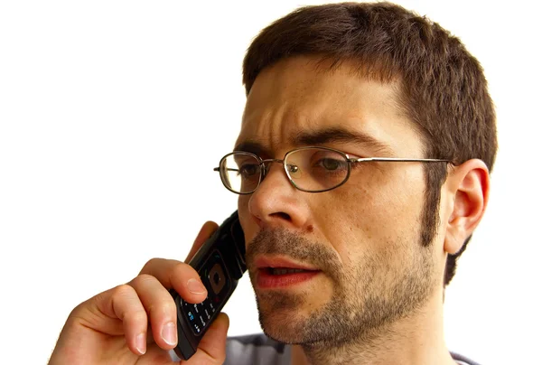Zakłopotany mężczyzna rozmawia przez telefon — Zdjęcie stockowe