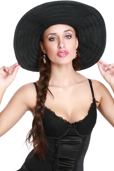 Модная девушка в черной шляпе — стоковое фото