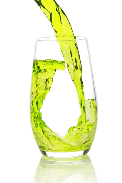 Groene cocktail spatten — Stockfoto