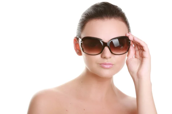 Portret pięknej młodej kobiety w okulary przeciwsłoneczne — Zdjęcie stockowe