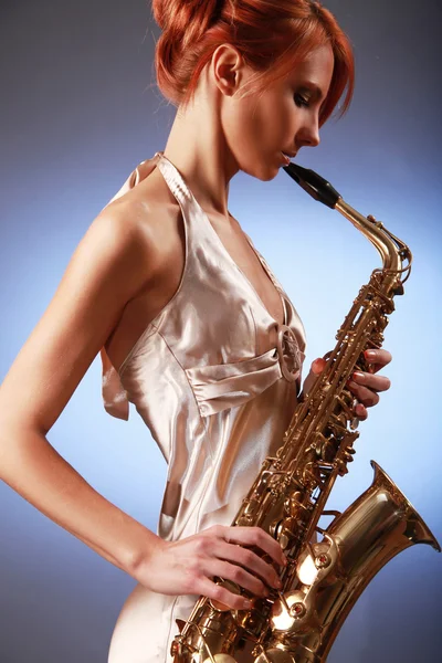 Saksofon na niebiesko — Zdjęcie stockowe