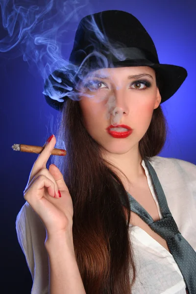 Zigarre rauchen — Stockfoto