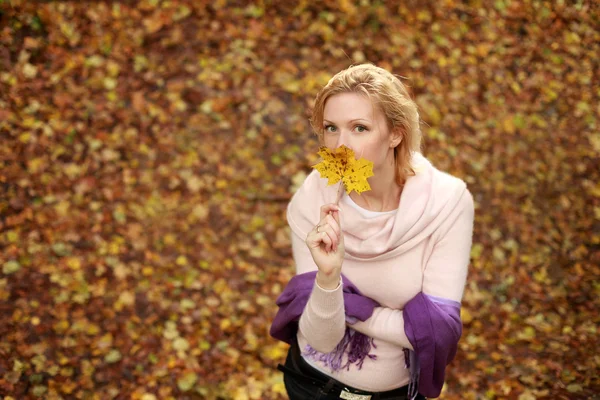 Woman with leaf — Stock Photo, Image