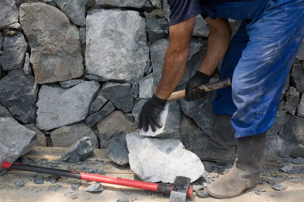 Стіна з натурального каменю — стокове фото