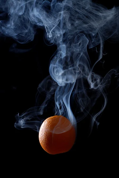 Portakal ve duman — Stok fotoğraf