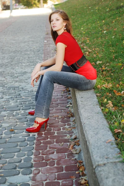 Vrouw in park — Stockfoto