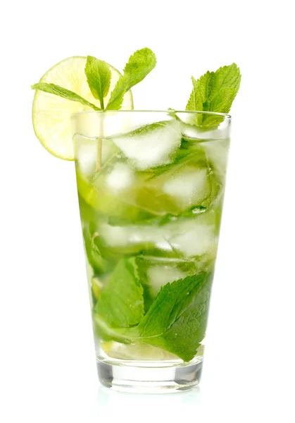 Mojito cocktail pe fundal alb — Fotografie, imagine de stoc